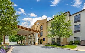 Comfort Suites State College Near Penn State - Steps Away From Psu!